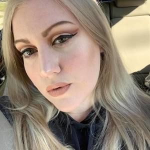 Meet your Posher, Mia